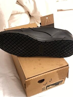 Shoes For Crews Black Slip-Resistant Work Sneaker
Woman size 8 and 9